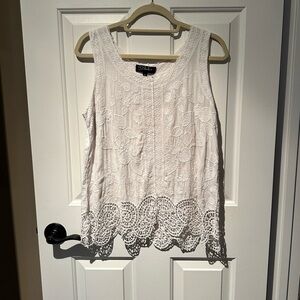 RD & KOKO Elegant White Lace Sleeveless Top. Size Medium